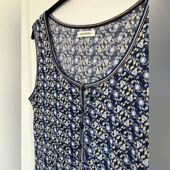 Max Studio Tiered Maxi Blue Floral Sleeveless Dress with Front Buttons. Size M - Picture 4 of 5